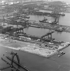 Containerhavens, Beatrix, prinses, Margriet, prinses, Willem-Alexander, Prins va, Bestanddeelnr 250-8101