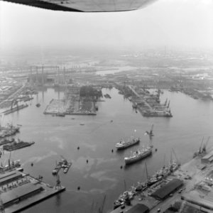 Containerhavens, Beatrix, prinses, Margriet, prinses, Willem-Alexander, Prins va, Bestanddeelnr 250-8103