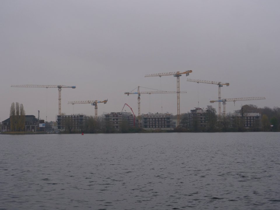 Construction site Daumstraße from other side of the Havel on 2019-11-21 05
