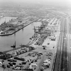 Containerhavens, Beatrix, prinses, Margriet, prinses, Willem-Alexander, Prins va, Bestanddeelnr 250-8085