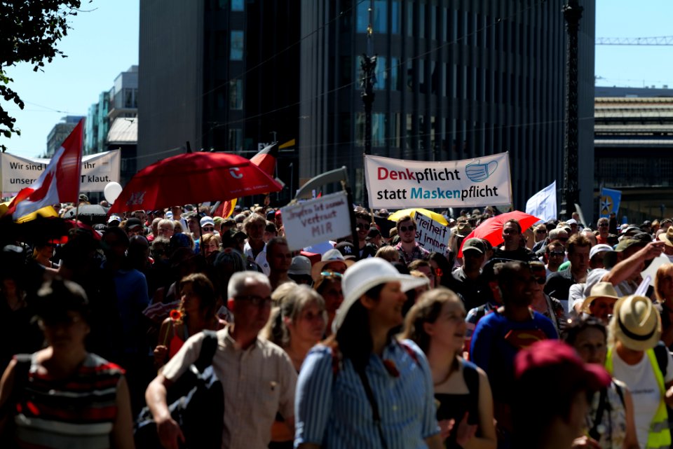 Conspiracy theorist protest Berlin 2020-08-01 59