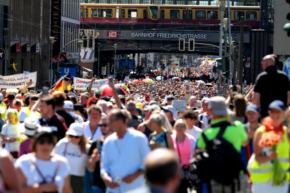 Conspiracy theorist protest Berlin 2020-08-01 52