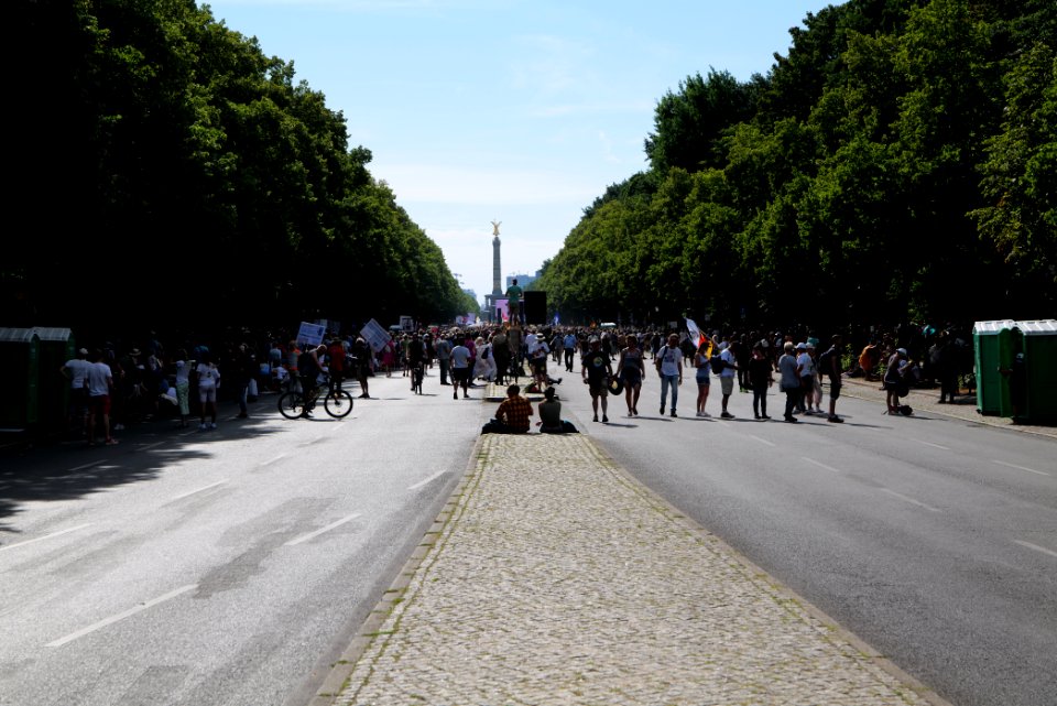 Conspiracy theorist protest Berlin Straße des 17 Juni 2020-08-01 12