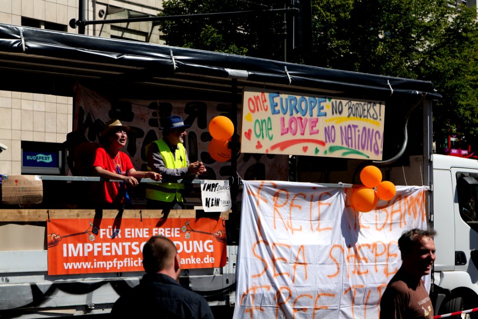 Conspiracy theorist protest Berlin 2020-08-01 20