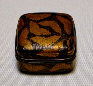 Container for face powder with butterfly design, Kamakura period, 1200s AD, maki-e lacquer - Tokyo National Museum - Ueno Park, Tokyo, Japan - DSC08711