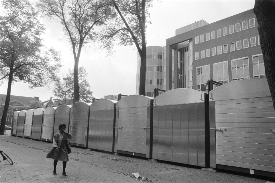 Containers geplaatst voor nieuwe Waterloopleinmarkt, Bestanddeelnr 934-3170