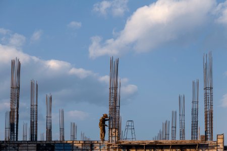 Construction workers in Iran 03 photo