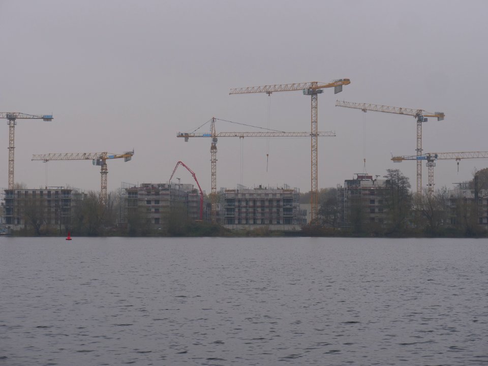 Construction site Daumstraße from other side of the Havel on 2019-11-21 04