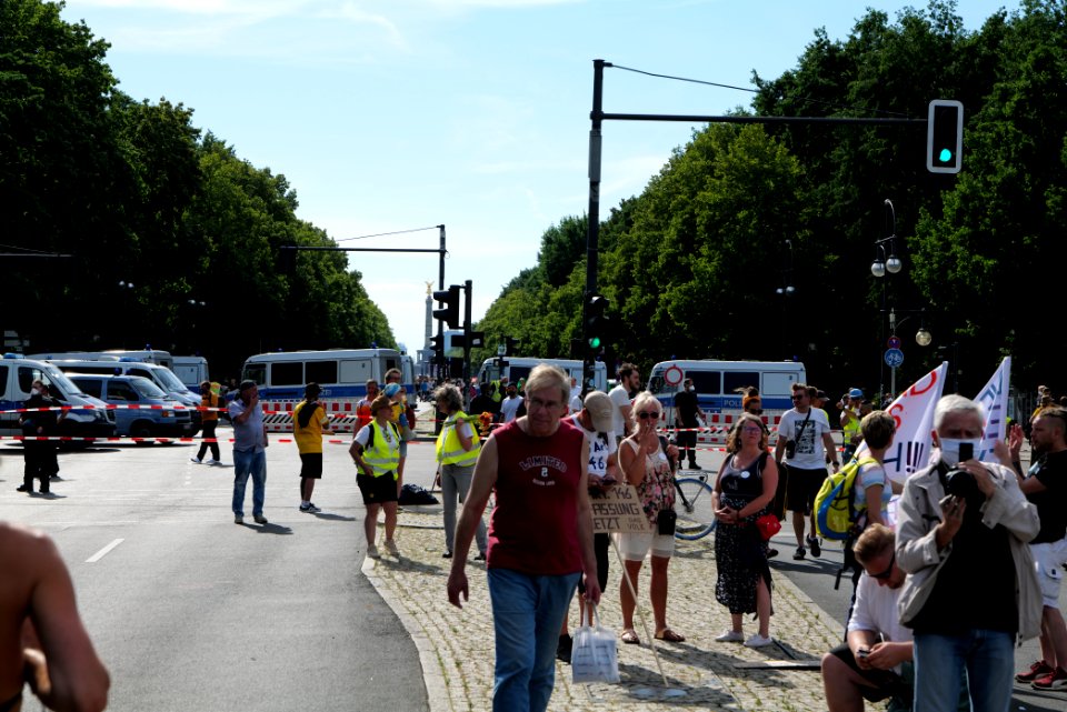 Conspiracy theorist protest Berlin Straße des 17 Juni 2020-08-01 11