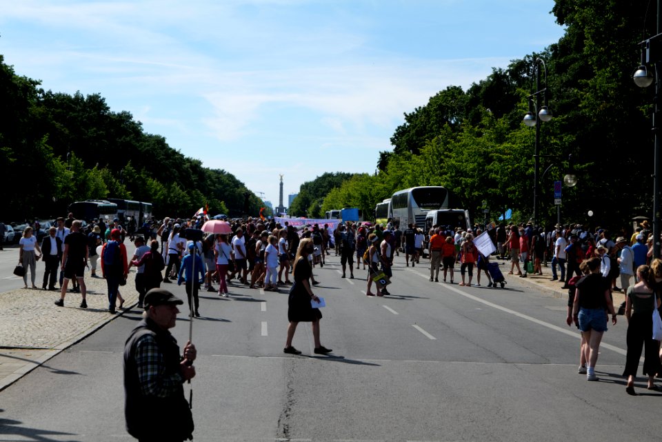 Conspiracy theorist protest Berlin Straße des 17 Juni 2020-08-01 07