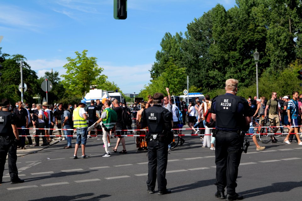 Conspiracy theorist protest Berlin Straße des 17 Juni 2020-08-01 18