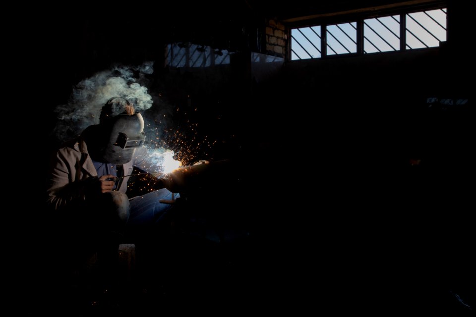 Construction workers in Iran 08