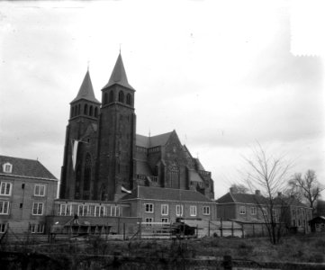 Consecratie Sint Walburgiskerk te Arnhem, Bestanddeelnr 904-8677
