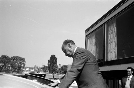 Conrad N Hilton voor zijn nieuwe hotel in Amsterdam, Bestanddeelnr 914-1159