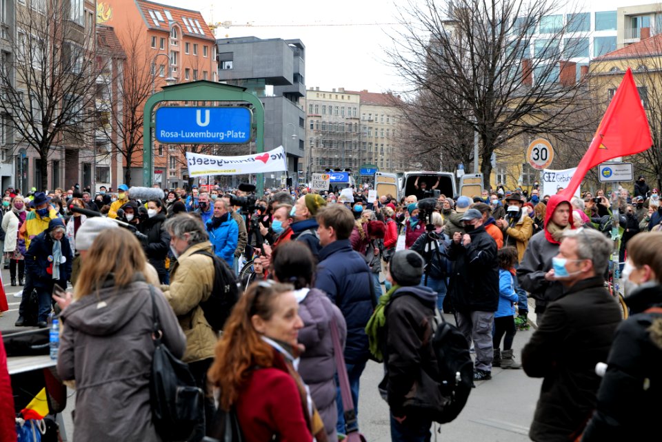 Conspiracist protest Berlin Rosa-Luxemburg-Platz 2021-03-28 13