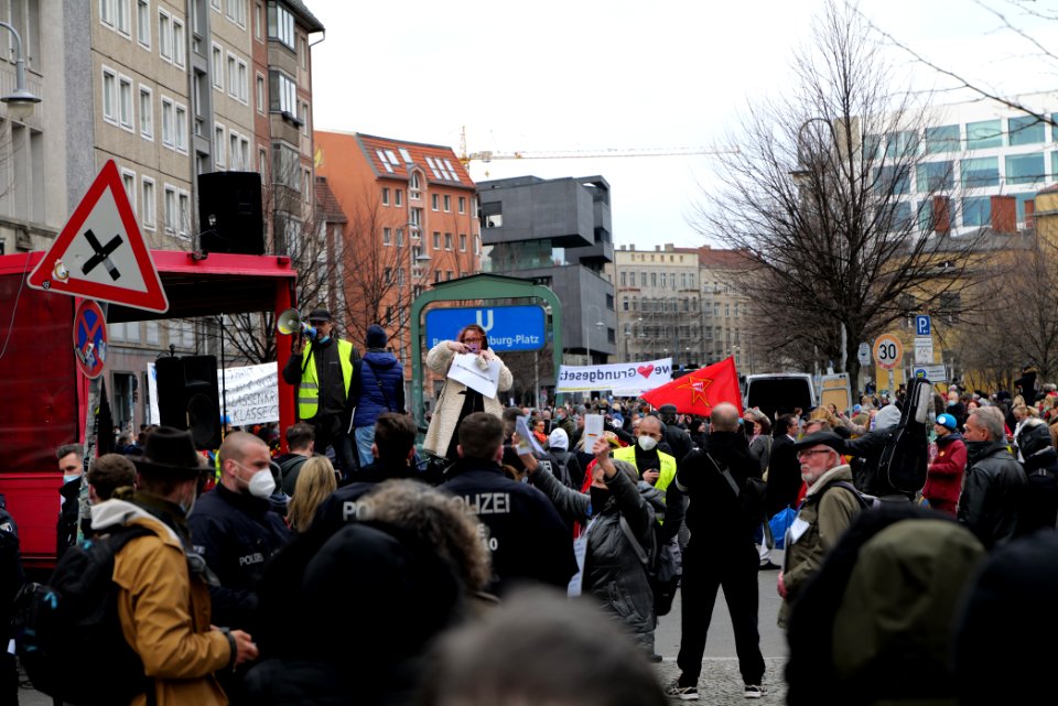 Conspiracist protest Berlin Rosa-Luxemburg-Platz 2021-03-28 25