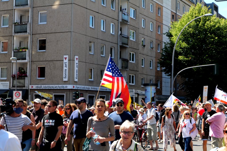 Conspiracy theorist protest Berlin 2020-08-01 87