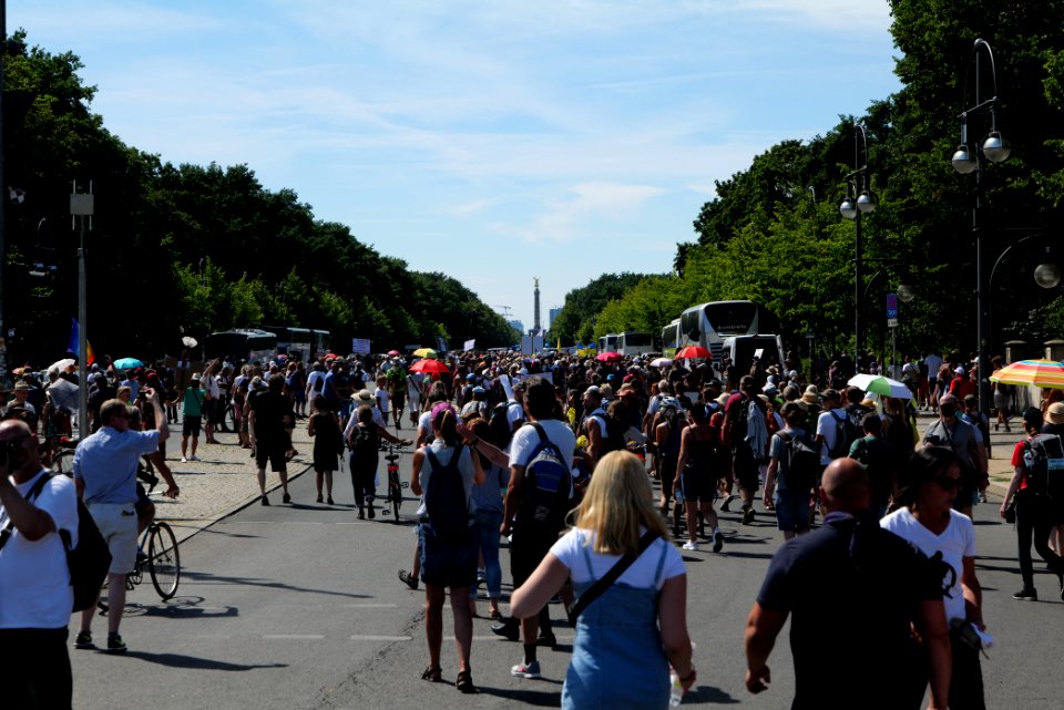 Conspiracy theorist protest Berlin Straße des 17 Juni 2020-08-01 05