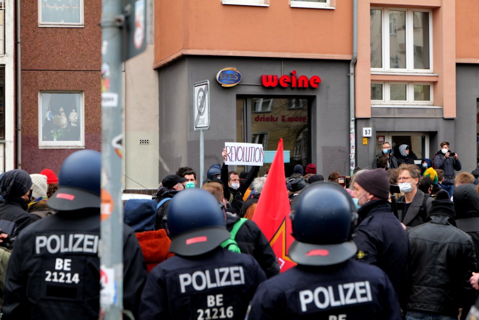 Conspiracist protest Berlin Rosa-Luxemburg-Platz 2021-03-28 50