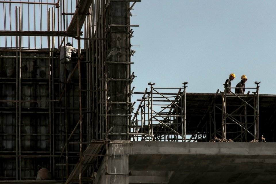 Construction workers in Iran 11