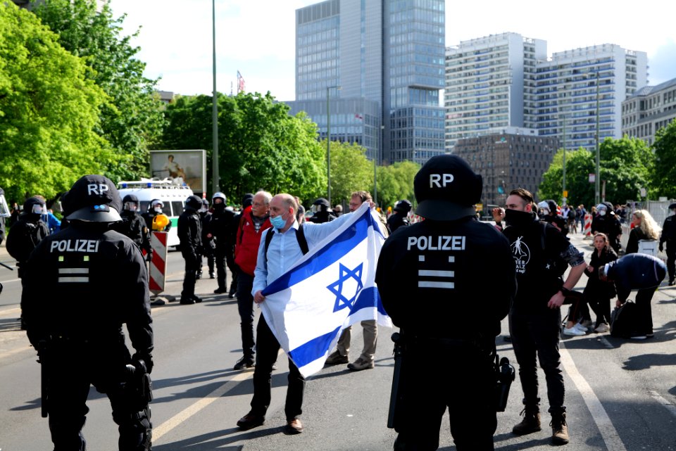 Conspiracist protest Berlin 2021-05-22 192