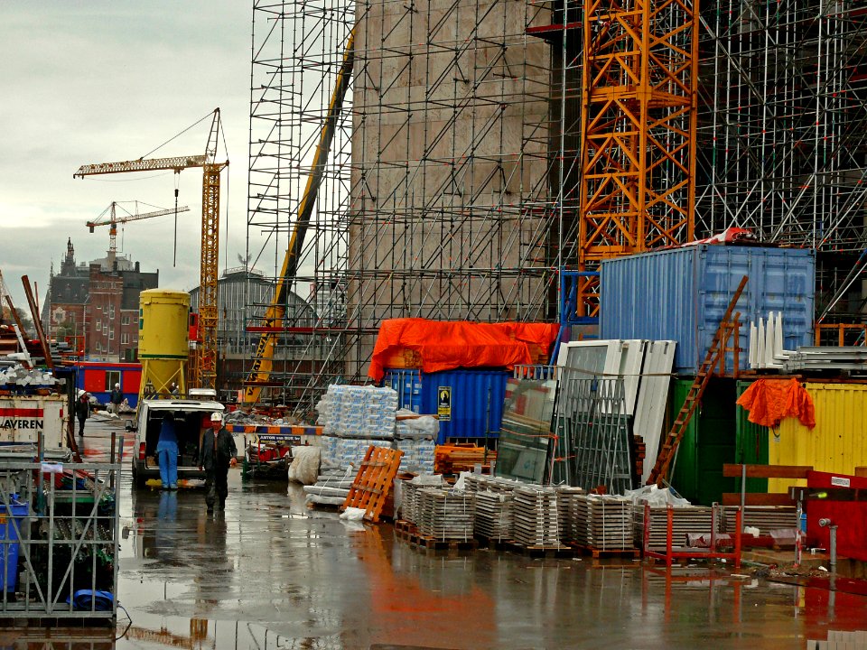 Constructions and scaffolding at the Oosterdokseiland, Amsterdam-Centrum