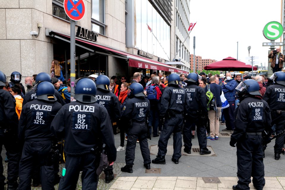 Conspiracist protest Berlin 2021-05-22 95