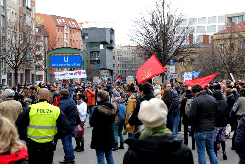 Conspiracist protest Berlin Rosa-Luxemburg-Platz 2021-03-28 05