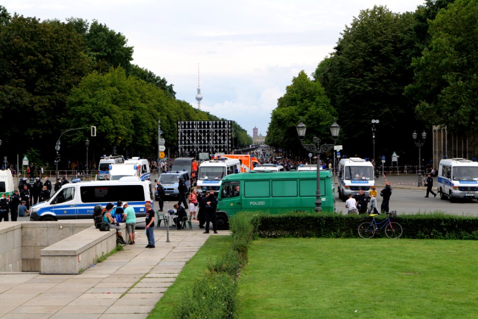 Conspiracist protest Berlin-Mitte 2020-08-30 25