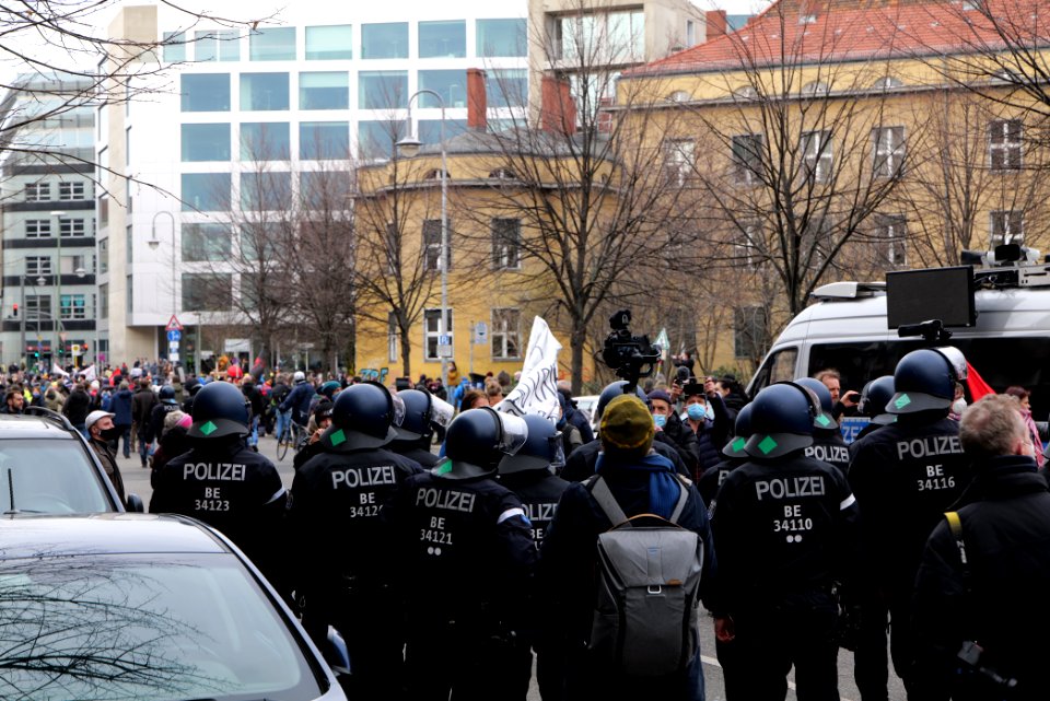 Conspiracist protest Berlin Rosa-Luxemburg-Platz 2021-03-28 37