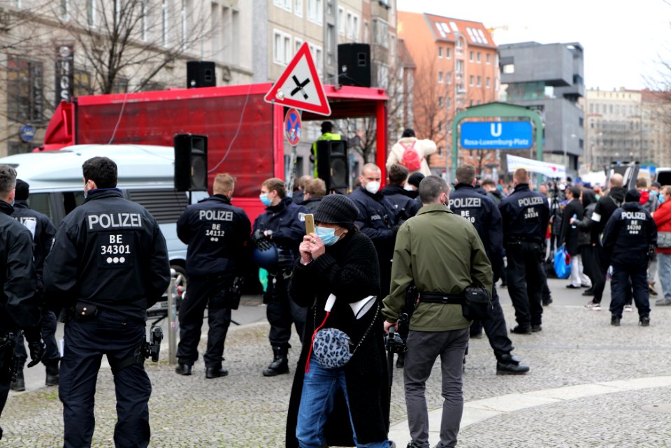 Conspiracist protest Berlin Rosa-Luxemburg-Platz 2021-03-28 24