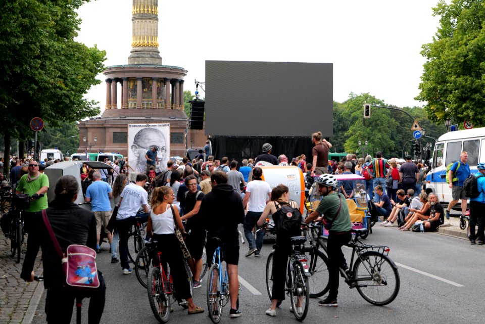 Conspiracist protest Berlin-Mitte 2020-08-30 10