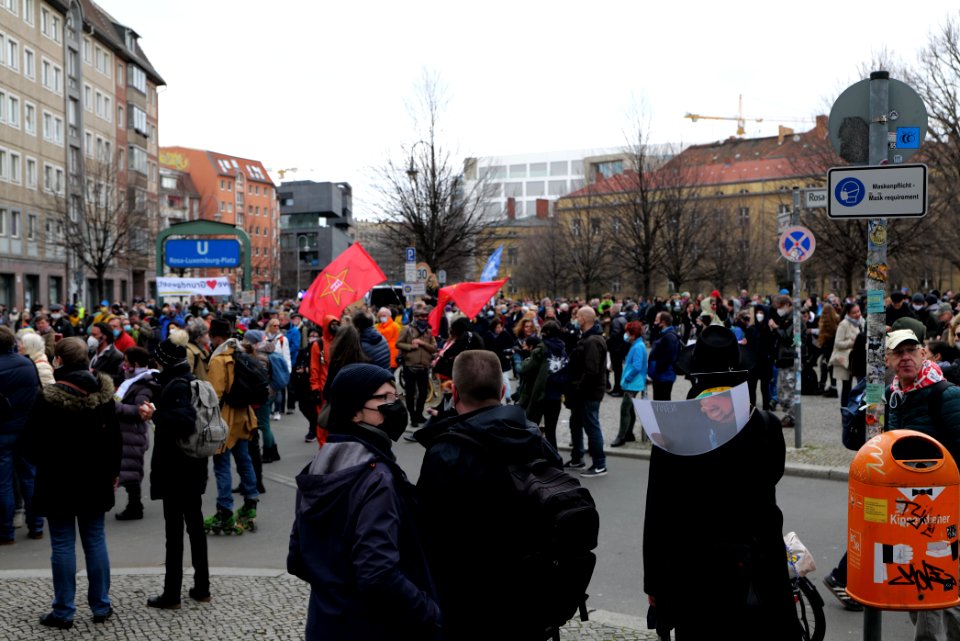 Conspiracist protest Berlin Rosa-Luxemburg-Platz 2021-03-28 09