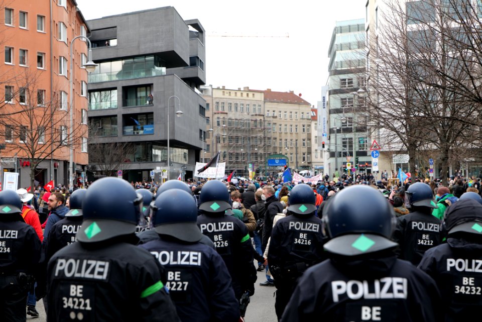 Conspiracist protest Berlin Rosa-Luxemburg-Platz 2021-03-28 40