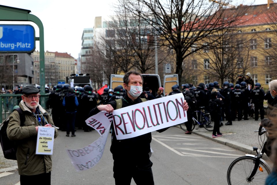 Conspiracist protest Berlin Rosa-Luxemburg-Platz 2021-03-28 35