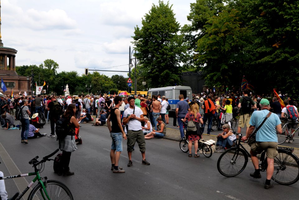 Conspiracist protest Berlin-Mitte 2020-08-30 12