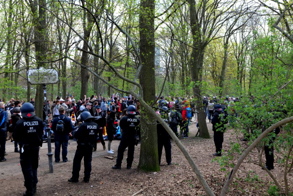 Conspiracist protest Berlin 2021-04-21 245
