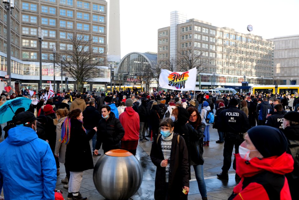 Conspiracist protest Berlin Alexanderplatz 2021-03-13 05