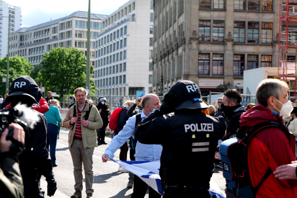Conspiracist protest Berlin 2021-05-22 190