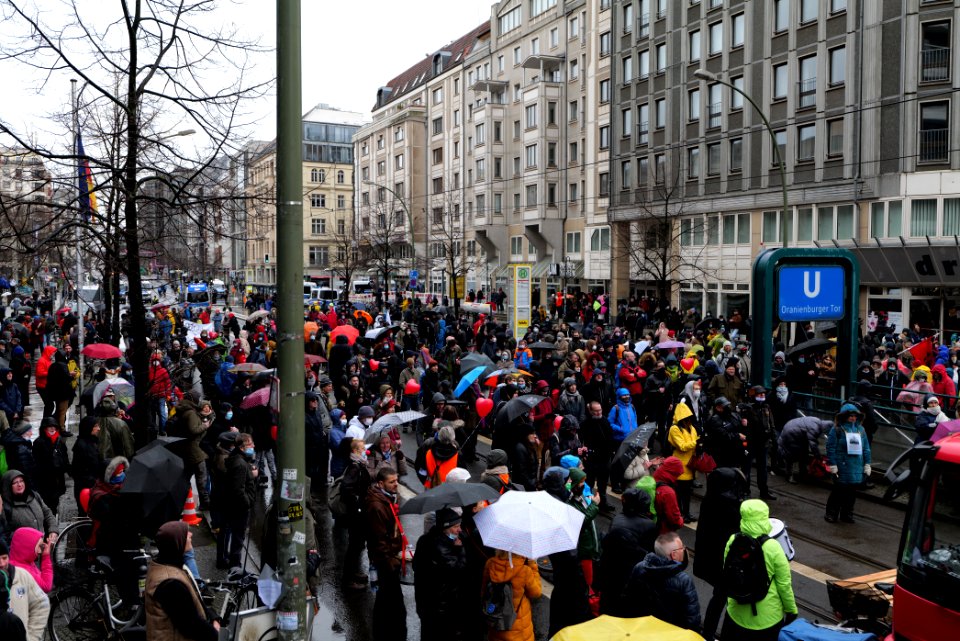 Conspiracist protest Berlin Oranienburger Tor 2021-03-13 05