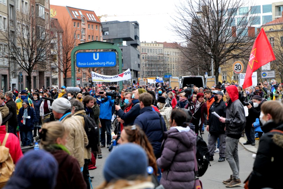 Conspiracist protest Berlin Rosa-Luxemburg-Platz 2021-03-28 16
