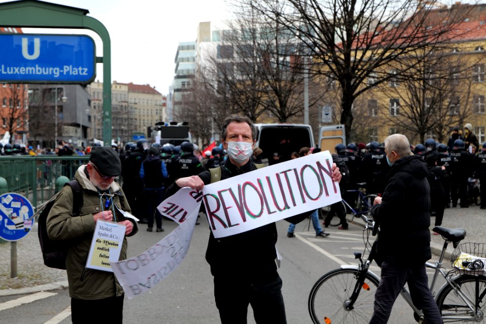 Conspiracist protest Berlin Rosa-Luxemburg-Platz 2021-03-28 36