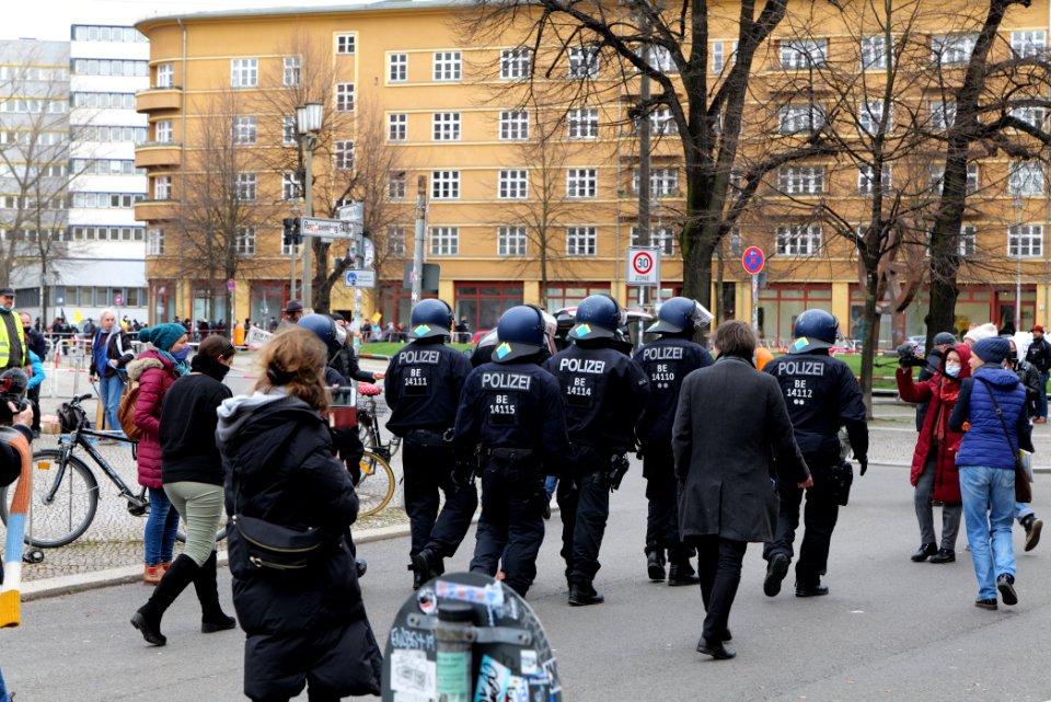 Conspiracist protest Berlin Rosa-Luxemburg-Platz 2021-03-28 42