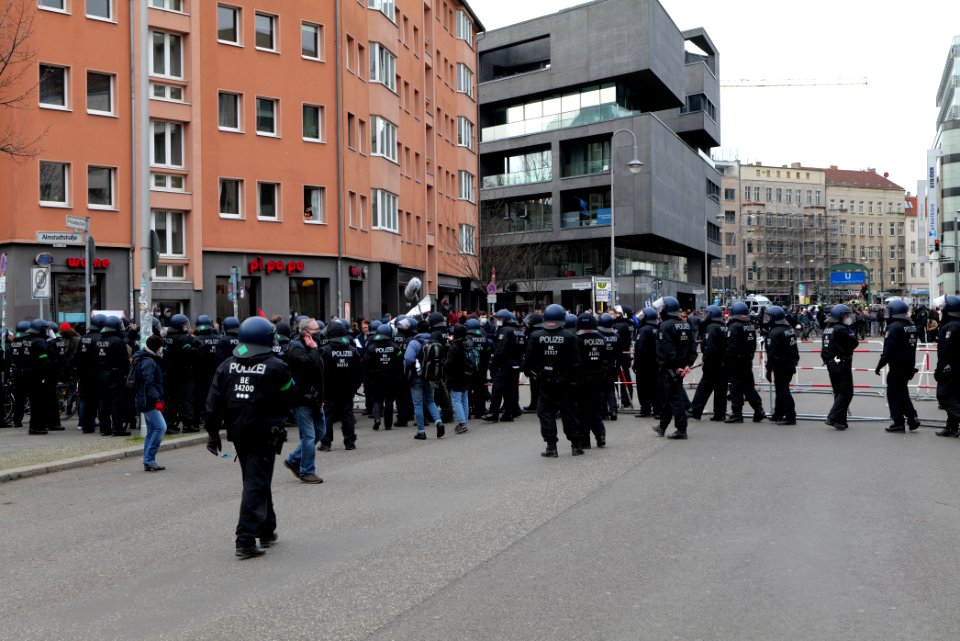 Conspiracist protest Berlin Rosa-Luxemburg-Platz 2021-03-28 48