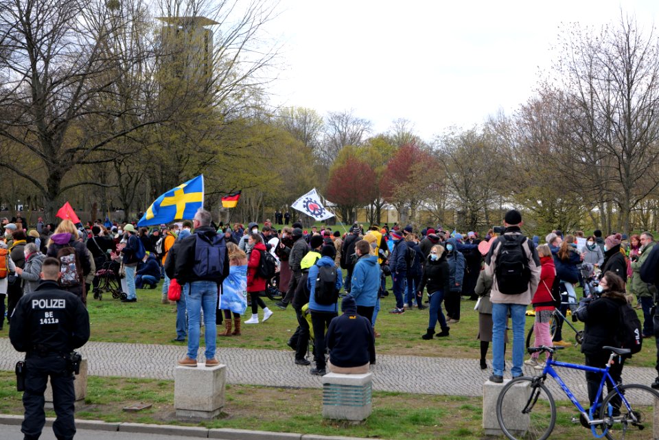 Conspiracist protest Berlin 2021-04-13 03