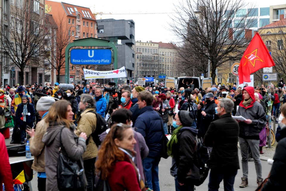 Conspiracist protest Berlin Rosa-Luxemburg-Platz 2021-03-28 14