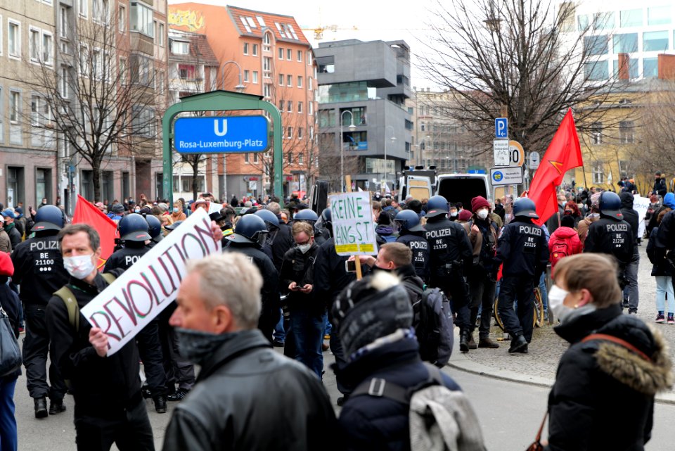 Conspiracist protest Berlin Rosa-Luxemburg-Platz 2021-03-28 30