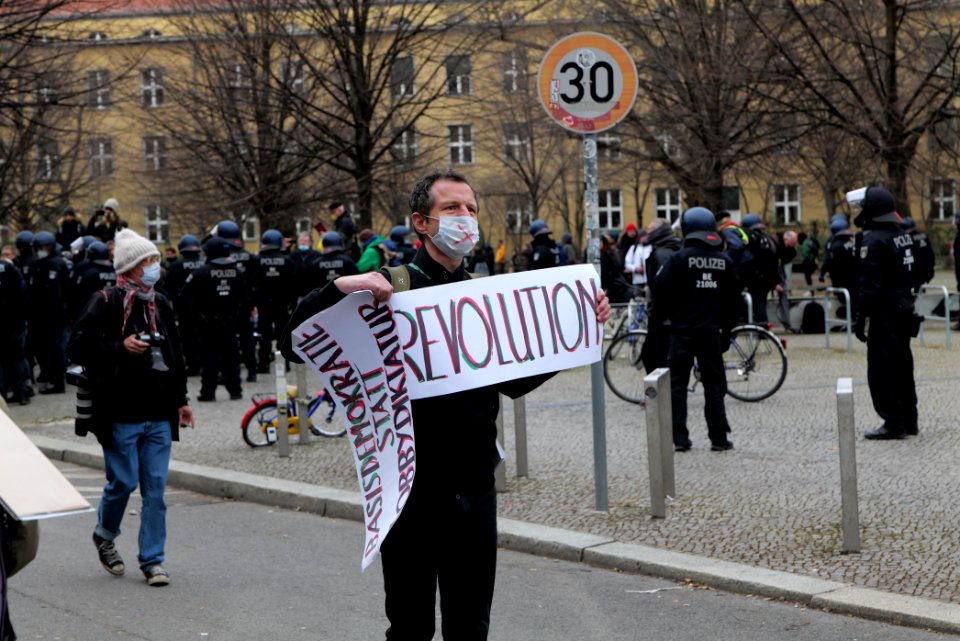 Conspiracist protest Berlin Rosa-Luxemburg-Platz 2021-03-28 34