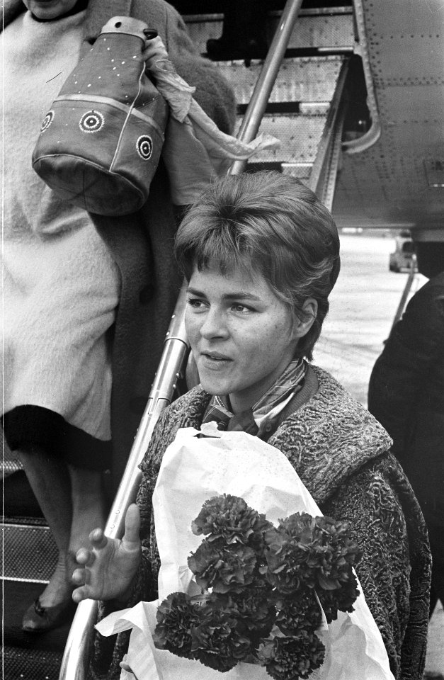 Conny Froboes uit Hamburg op Schiphol aangekomen voor de Grand Gala de Disque, Bestanddeelnr 914-3482