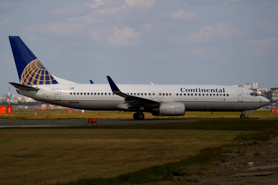 ContinentalAirlines B737-800 fukuoka 20051030105020